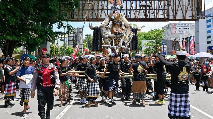 Potret Indah Toleransi di NTB: Pawai Ogoh-Ogoh Berlangsung Khidmat di Tengah Suasana Ramadan