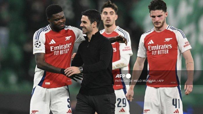 Pelatih-Arsenal-asal-Spanyol-Mikel-Arteta-2-dari-kiri-memberi-ucapan-selamat.jpg