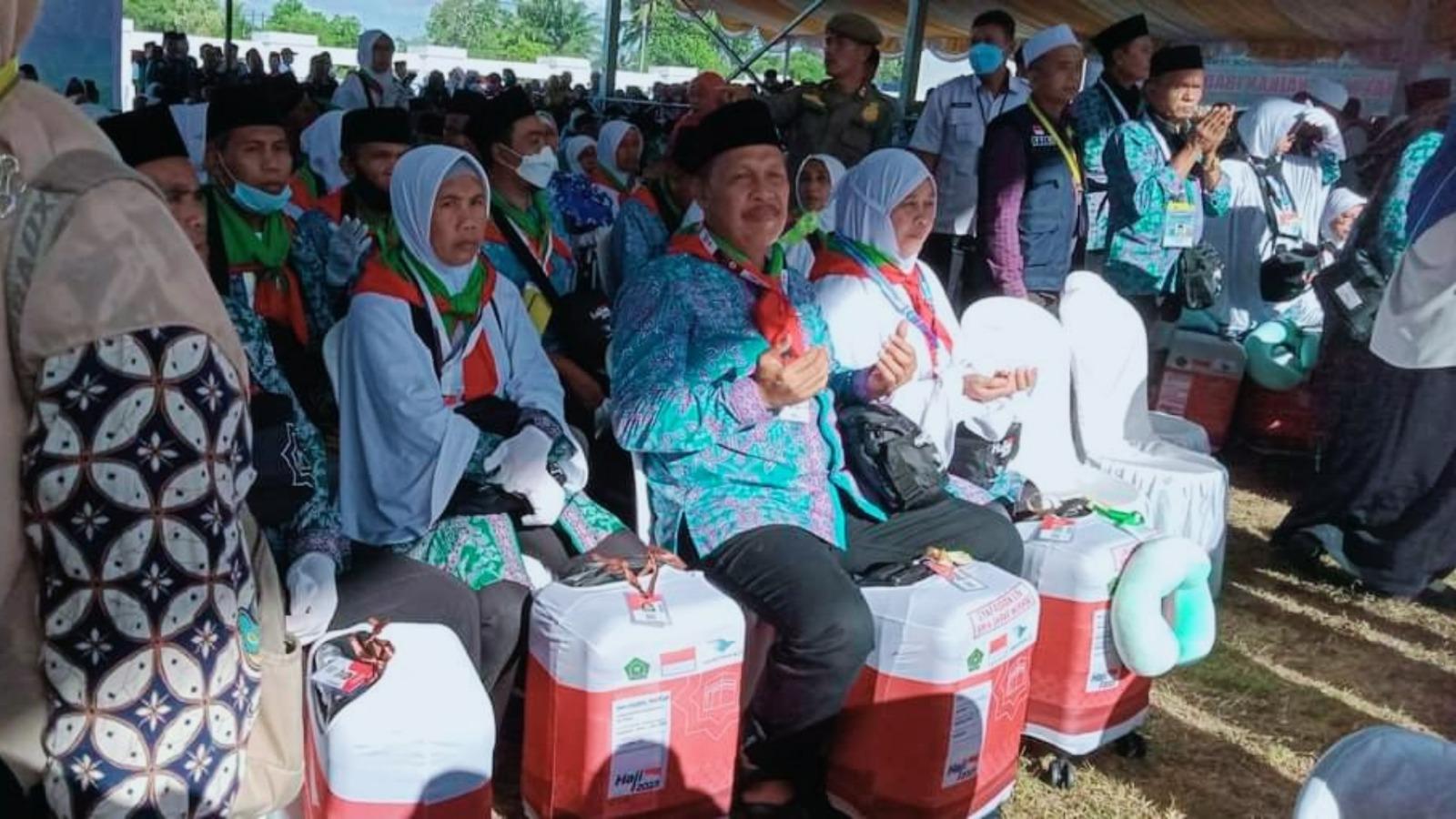 Pelepasan-Jemaah-Haji-asal-Lombok-Tengah-di-Praya-7-Juni-2023.jpg