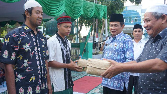 NWDI Kota Mataram Bagikan Seribu Paket Daging Kurban