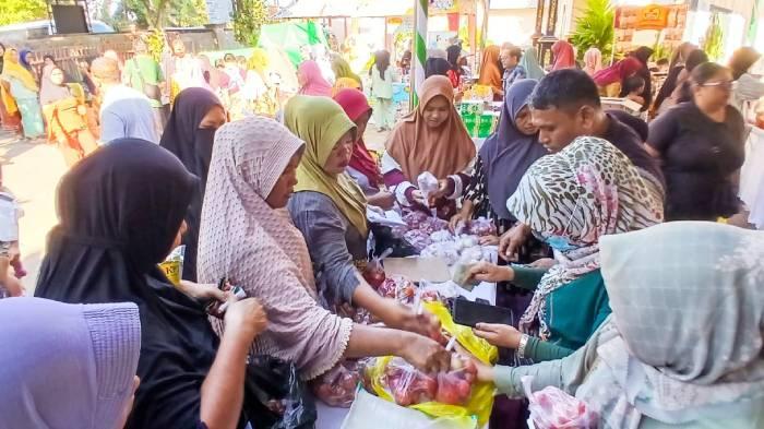 Pemprov-NTB-menggelar-Gerakan-Pangan-Murah-GPM-di-Desa-Taman-Ayu.jpg