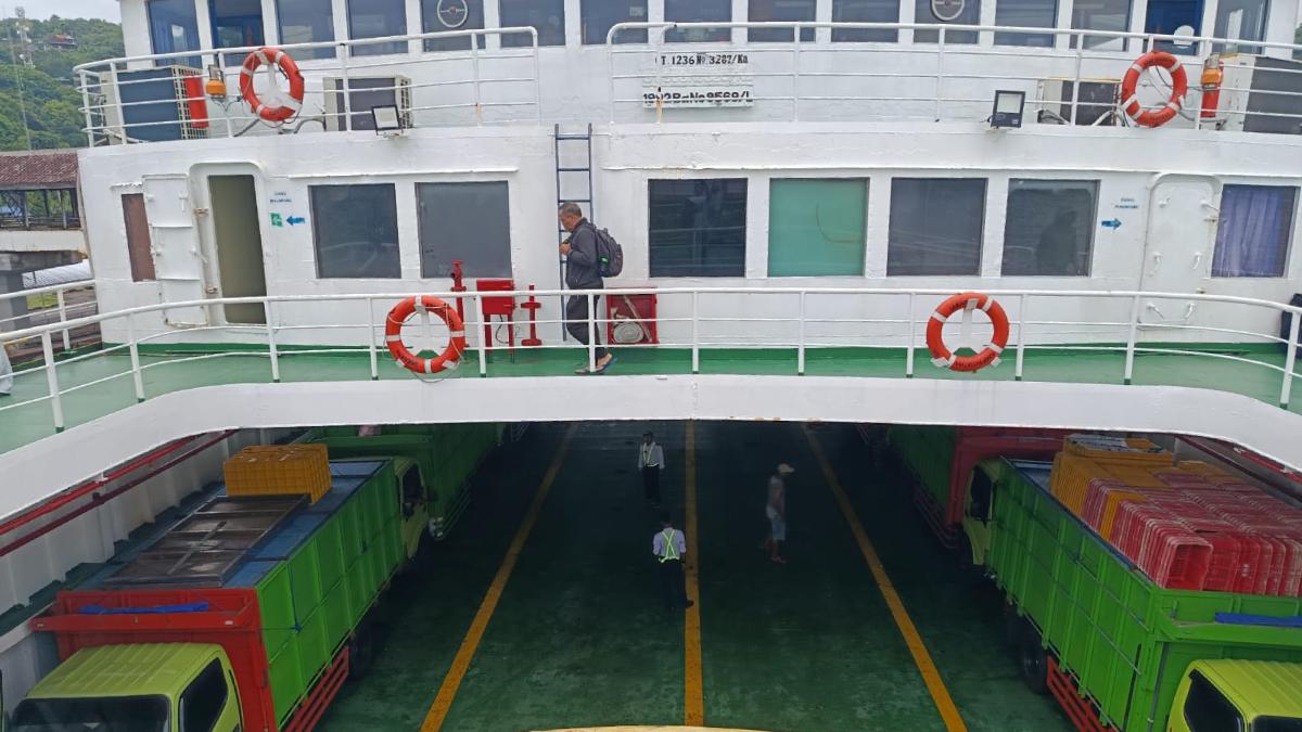 Penyeberangan-Kapal-Padangbai.jpg