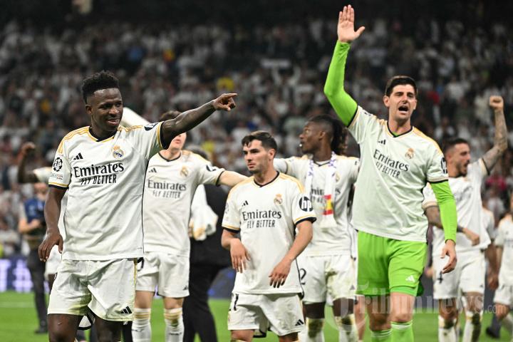 Penyerang-Real-Madrid-asal-Brasil-Vinicius-Junior-dan-rekan-satu-timnya.jpg