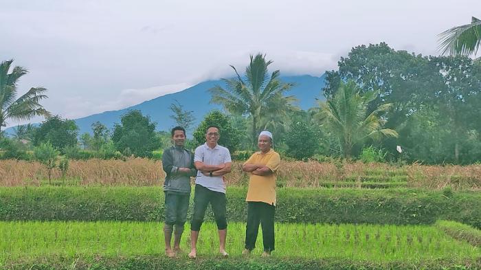 Pj Bupati Lotim Apresiasi Masyarakat Sembalun yang Ikut Bantu Memasang Pipa SPAM Gunung Rinjani