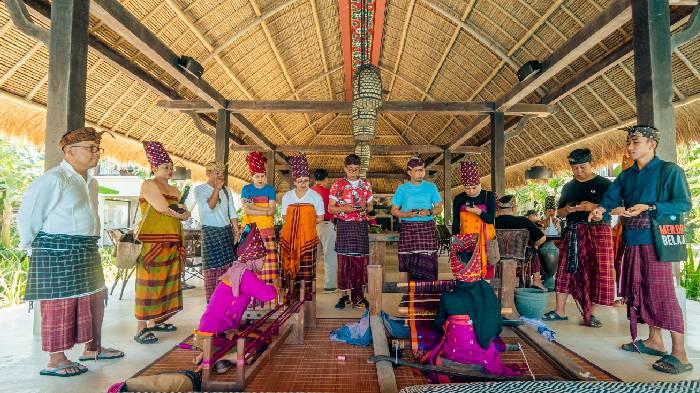 Lebih dari Sekedar Pantai, Senggigi Sajikan Paket Wisata Budaya dan Alam yang Unik