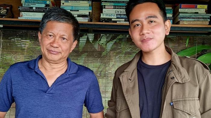 Rocky-Gerung-kiri-dan-Gibran-Rakabuming-kanan.jpg