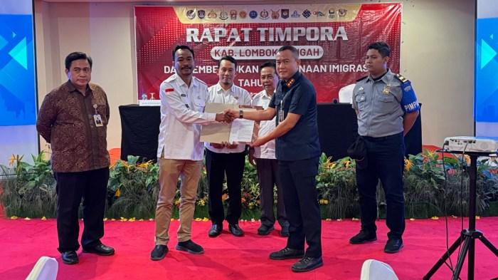 Imigrasi Mataram Gelar Rakor Timpora Lombok Tengah dan Kukuhkan 3 Desa Binaan