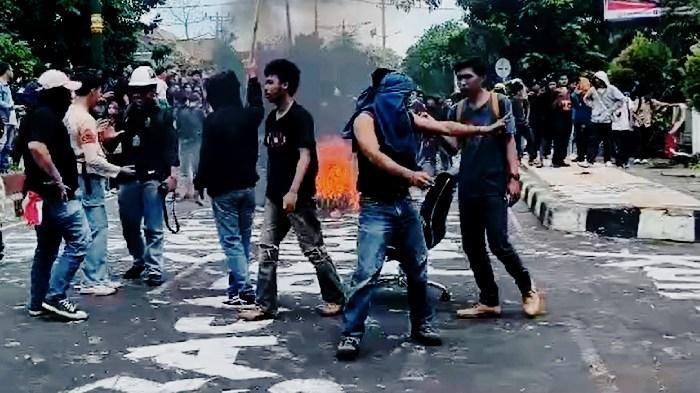 Partai Politik dan Penonaktifan Anggota Dewan: Krisis Sistemik Demokrasi Indonesia