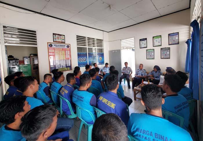 Sebanyak 25 Warga Binaan Lapas Kelas IIB Selong Ikuti Sidang Tim Pengamat Pemasyarakatan
