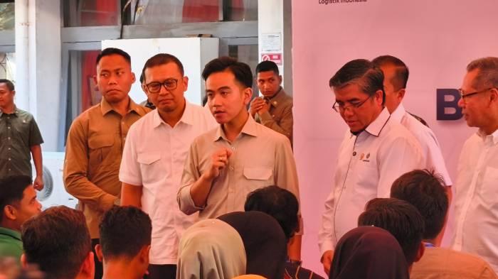 Wapres-Gibran-Rakabuming-saat-meninjau-pembagian-BSU.jpg