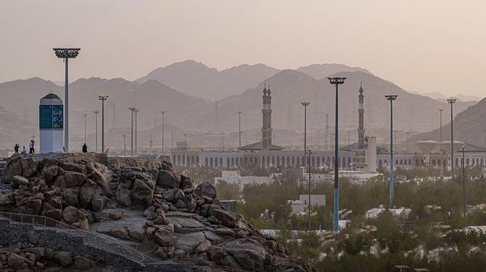 bukit-arafah-di-makkah.jpg