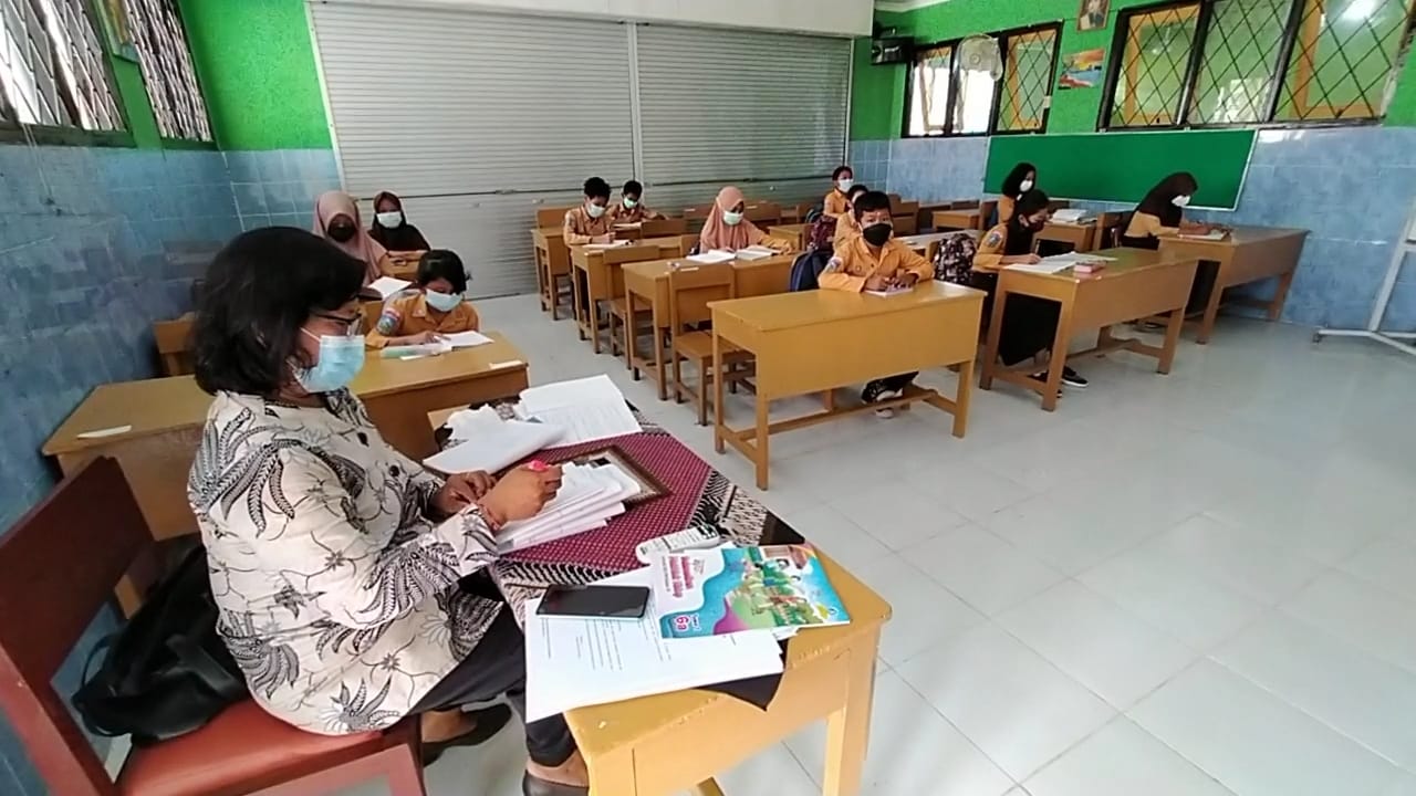 di-sdn-38-mataram-mengajar-secara-langsung-dengan-menerapkan.jpg