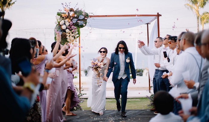 Penyanyi Ello Resmi Menikah dengan Cindy Maria, Intip Potret Prosesi Pernikahan Mereka di Bali