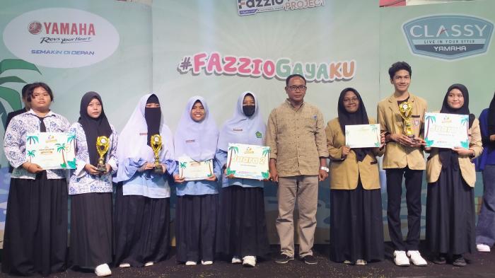 SMAN 2 Sumbawa Juara Lomba Cerdas Cermat Yamaha Fazzio Youth Project