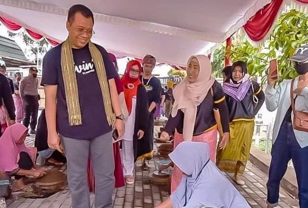 gubernur-ntb-hadir-mengikuti-festival-grabah-di-masbagik-lombok-timur-minggu-2882022.jpg