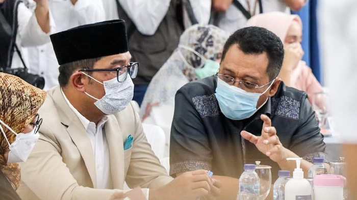gubernur-ntb-zulkieflimansyah-berbincang-dengan-gubernur-jawa-barat-ridwan-kamil.jpg