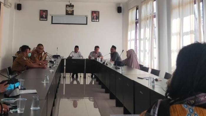 hearing-dprd-lombok-timur-puskesmas-lepak.jpg