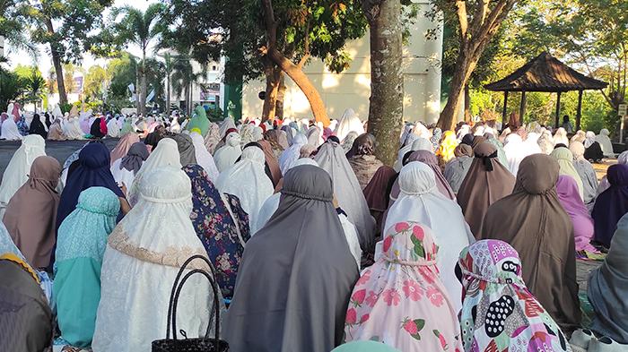 Ribuan Warga Padati Kampus Muhammadiyah Mataram Jalani Ibadah Salat Idul Adha 1444 H