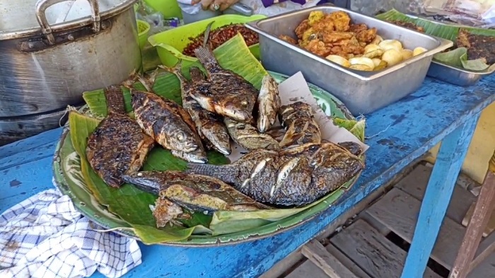 Lapak Tiara Bertahan 5 Tahun Jual Makanan Khas Sumbawa