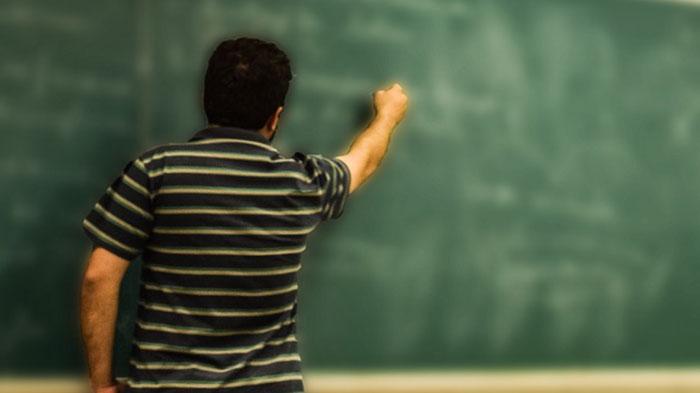 ilustrasi-guru-mengajar-1442022.jpg