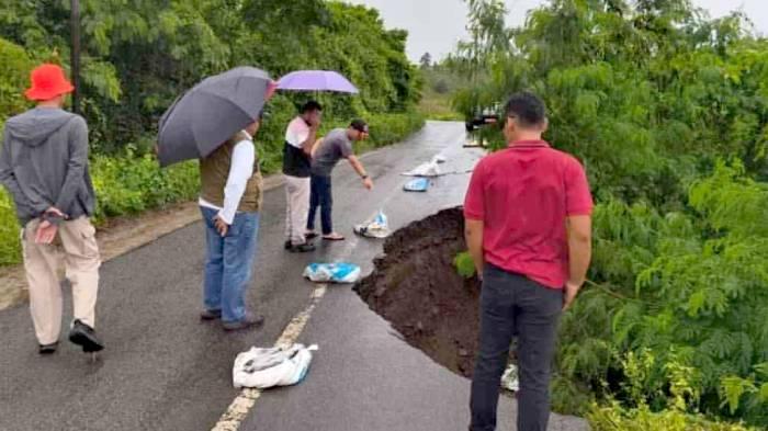 Pemprov NTB Kucurkan Dana BTT-Bentuk TRC untuk Perbaikan Jalan Rusak Akibat Banjir