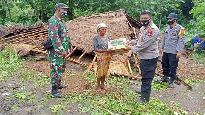 6 Rumah di Desa Selong Belanak Lombok Tengah Rusak Diterjang Angin Kencang