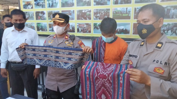 kompol-moh-nasrullah-memaparkan-kasus-pencurian-kain.jpg