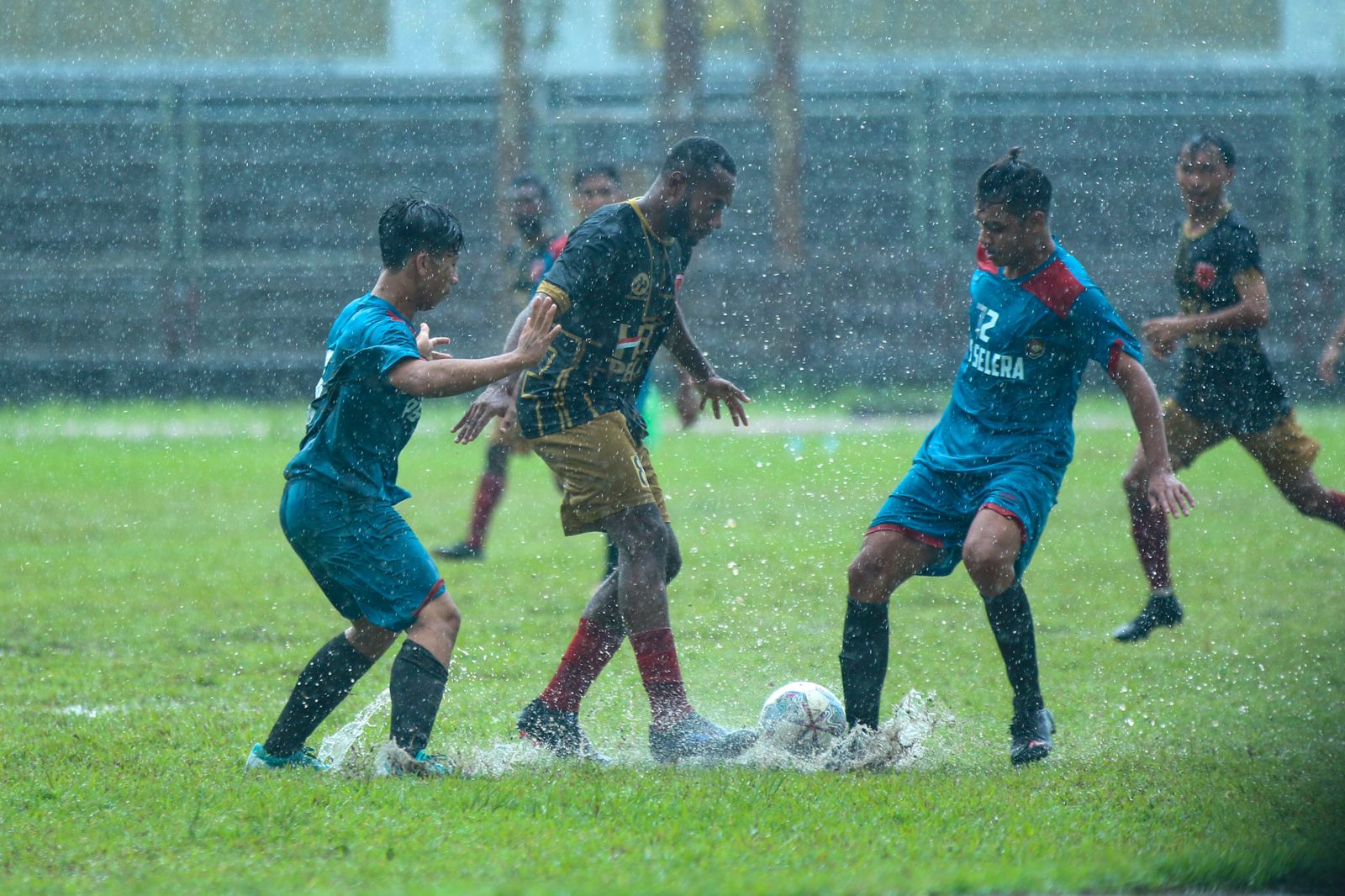 Sempat Tertinggal, Lombok FC Ganyang PS Selaparang Raya dengan Skor Telak 4-1