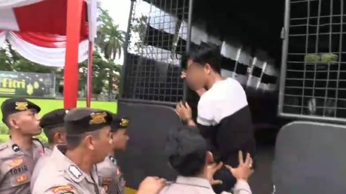 mahasiswa-demo-gubernur-ditangkap.jpg