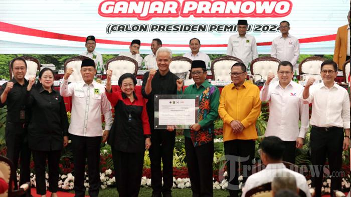 mahfud-md-dampingi-ganjar-pranowo-di-pilpres-2024_20231018_130435.jpg