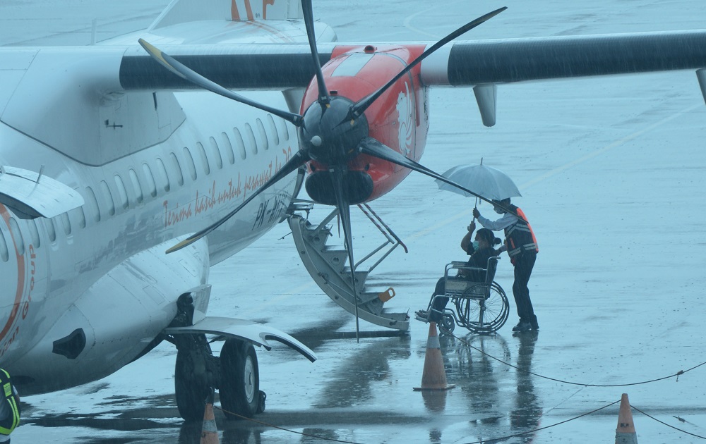 Tata Cara Naik Pesawat Bagi Pemula, dari Beli Tiket hingga Duduk di Pesawat