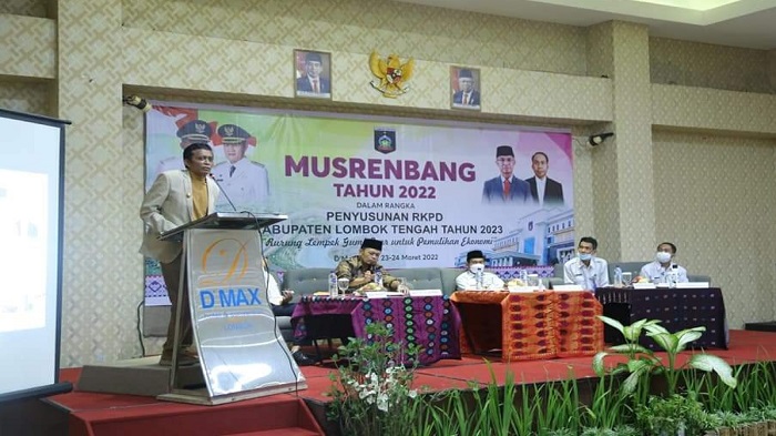 pathul-bahri-saat-membuka-kegiatan-penyusunan-rencana-kerja-pembangunan-daerah-rkpd-lombok-tengah.jpg