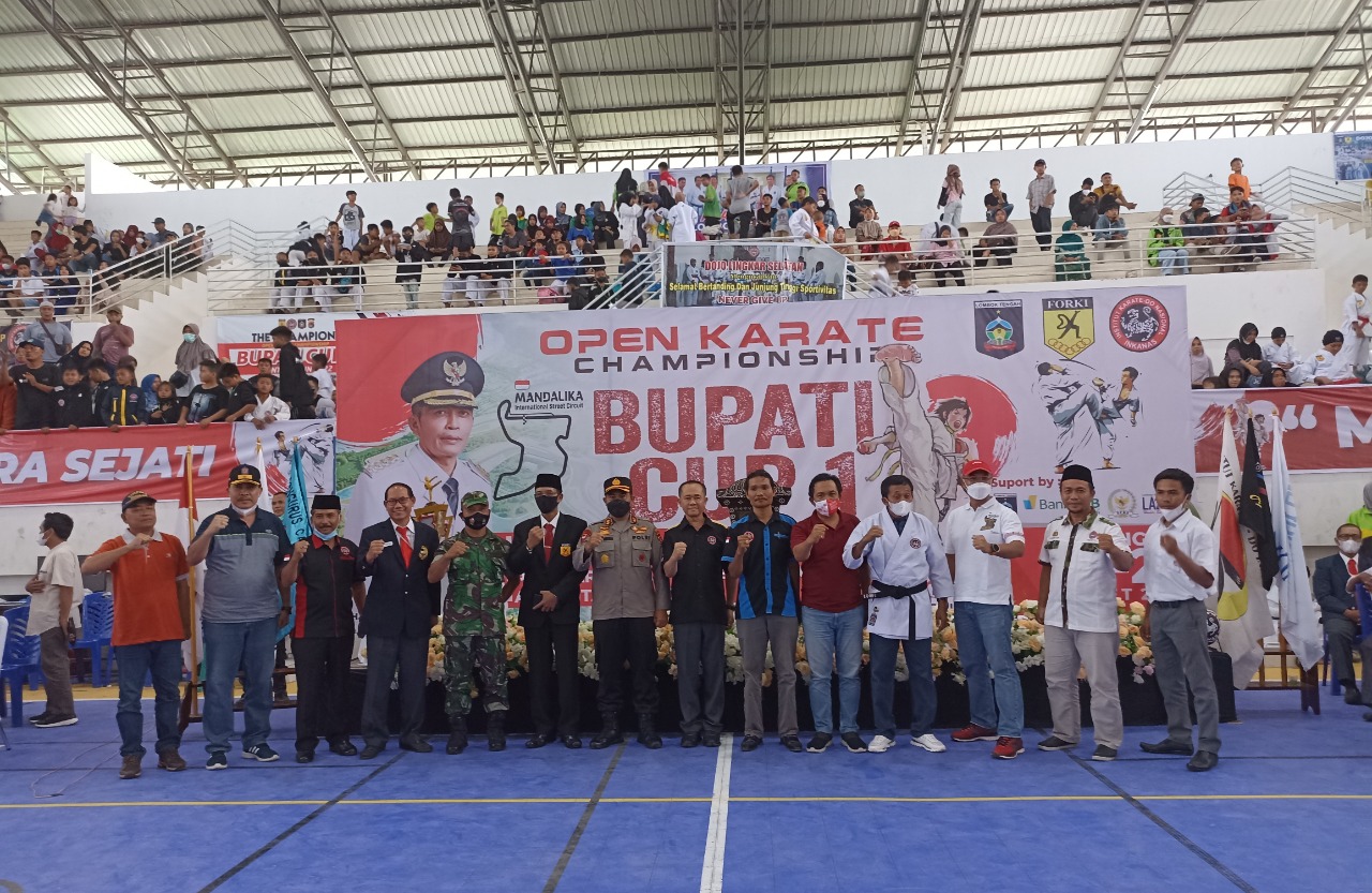 pembukaan-gelaaran-open-karate-championship-bupati-cup-i-se-ntb-di-lombok-tengah.jpg