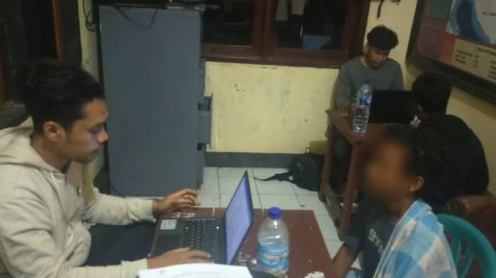pemeriksaan-pelaku-perusakan-kantor-desa-bima-pilkades-2022.jpg