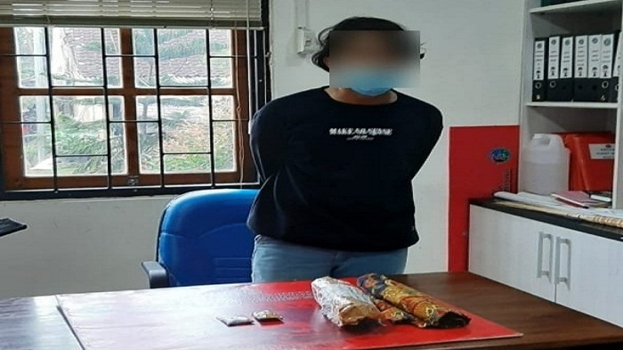 Pemuda Asal Bekasi Ditangkap saat Ambil Paket Tembakau Gorila di Sumbawa