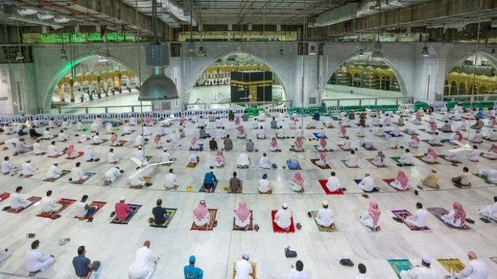 potret-salat-berjamaah-di-masjidil-haram-mekah.jpg