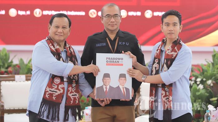 prabowo-dan-gibran-resmi-mendaftar-ke-kpu_20231025_140016.jpg