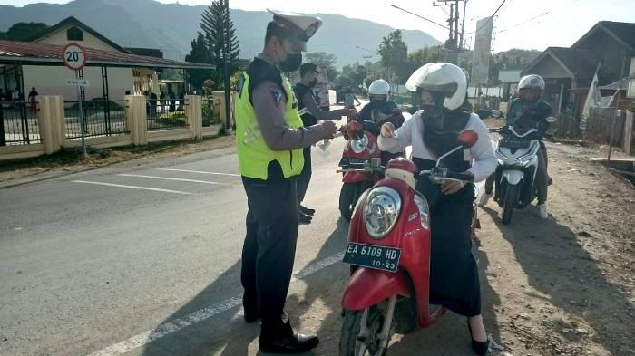 Pelanggar Lalu Lintas di KSB Disanksi Tilang saat Operasi Patuh 2022, Didominasi Pelanggaran Helm
