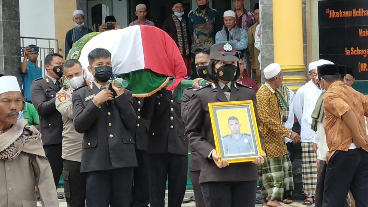 Polisi Tewas Ditembak Rekan Polisinya di Lombok Timur, Keluarga Minta Pelaku Dihukum Setimpal