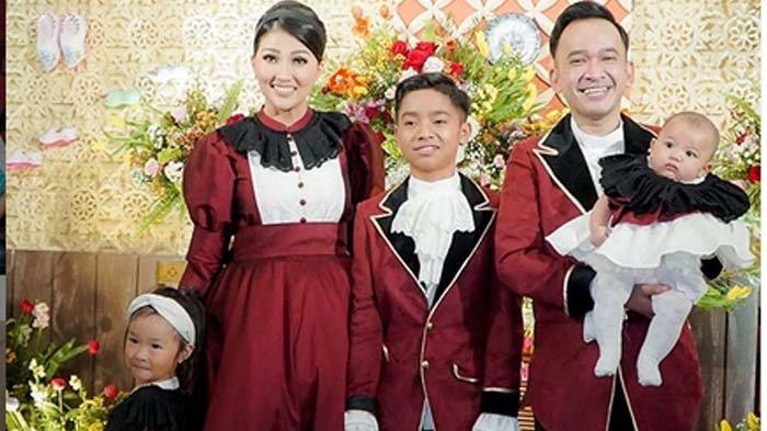 ruben-onsu-sarwendah-betrand-peto-thalia-dan-thania-instagram-ruben_onsu.jpg