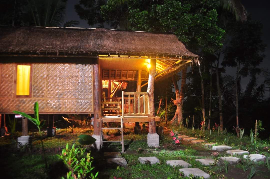 salah-satu-pondok-penginapan-yang-bisa-dinikmati-wisatawan-di-desa-tete-batu.jpg