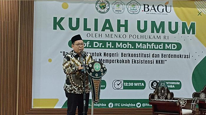 staf-mahfud-md-kuliah-umum-bagu.jpg