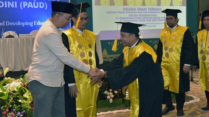 STKIP Hamzar Wisuda 128 Mahasiswa, Lulusan Diminta Berkontribusi untuk Masyarakat