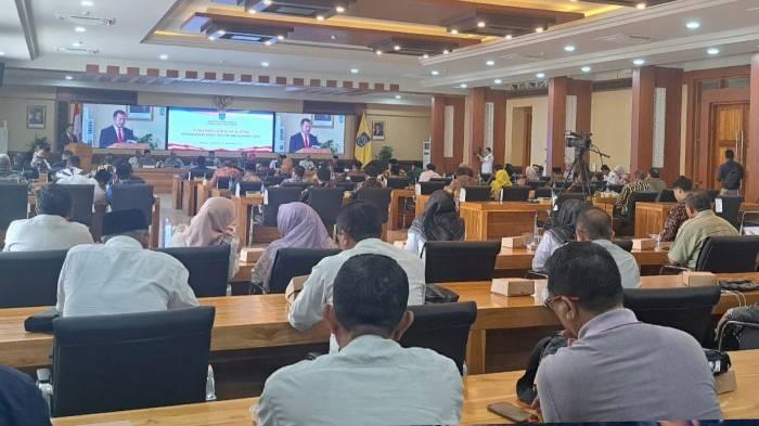 Batal di Tenda, Anggota DPRD NTB Ngantor di Kantor Gubernur