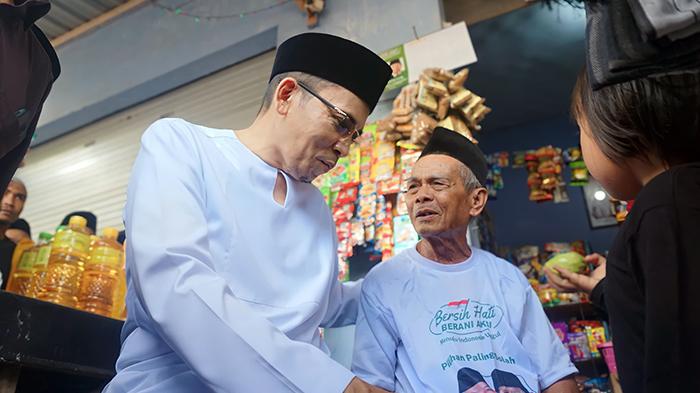 TGB Zainul Majdi Pantau Persebaran APK Ganjar-Mahfud di Pancor Lombok Timur