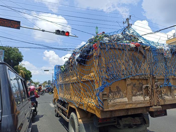 truk-pengangkut-sampah-di-mataram.jpg