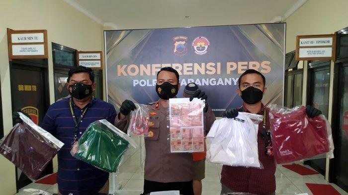 wakapolres-karanganyar-kompol-purbo-adjar-waskito-menunjukan-barang-bukti-kasus-penipuan.jpg