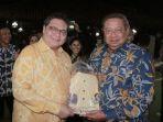 Airlangga-Hartarto-dan-Ketua-Umum-Partai-Demokrat-Susilo-Bambang-Yudhoyono.jpg