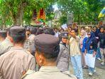 Aliansi-Mahasiswa-hingga-LSM-Geruduk-Kantor-Bawaslu-dan-KPU-Lotim.jpg
