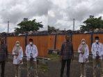 Anggota-DPR-RI-Hj-Lale-Syifaunnufus-saat-melihat-tumpukan-sampah-di-Gudang-Bulog-Mandalika.jpg